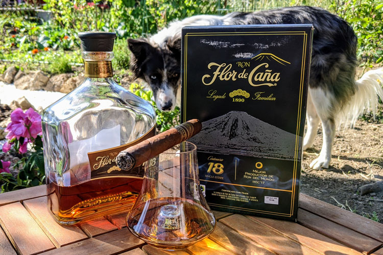 Flor de Caña 18 Ron & Mombacho Tierra Volcan Cigar Revisión