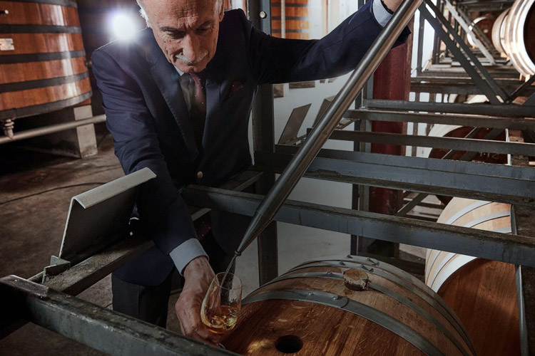 Patrick Raguenaud Mezclando Grand Marnier